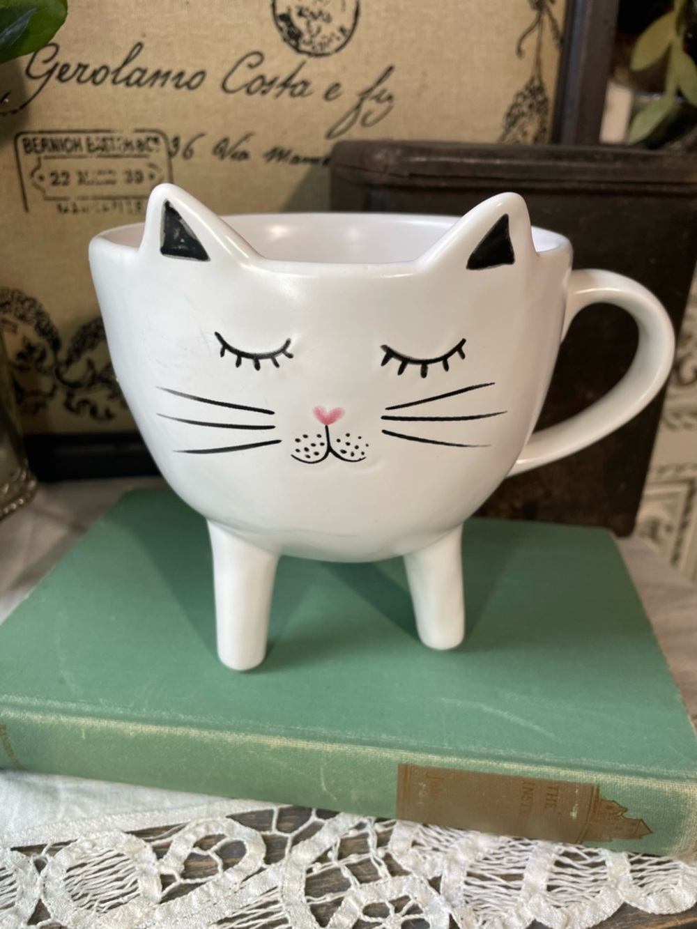 Tabletops Gallery white ceramic cat planter snack bowl